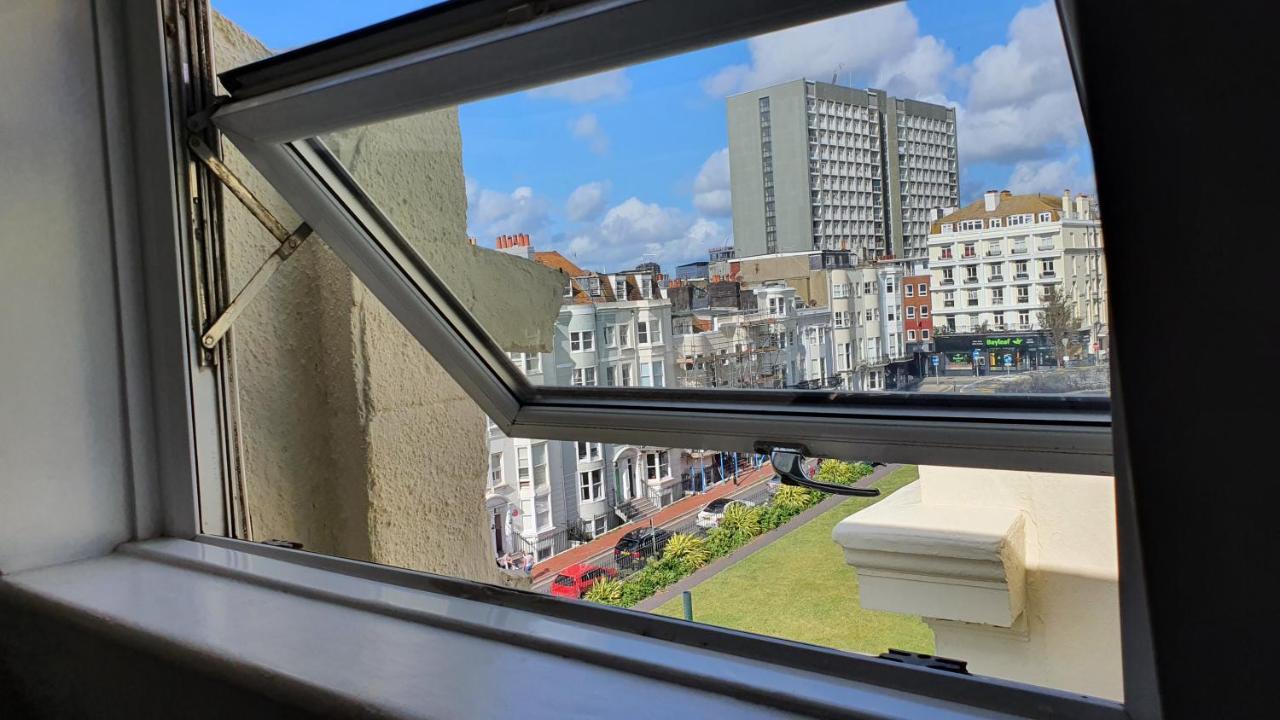 ברייטון A Room With A View מראה חיצוני תמונה A window in Brussels