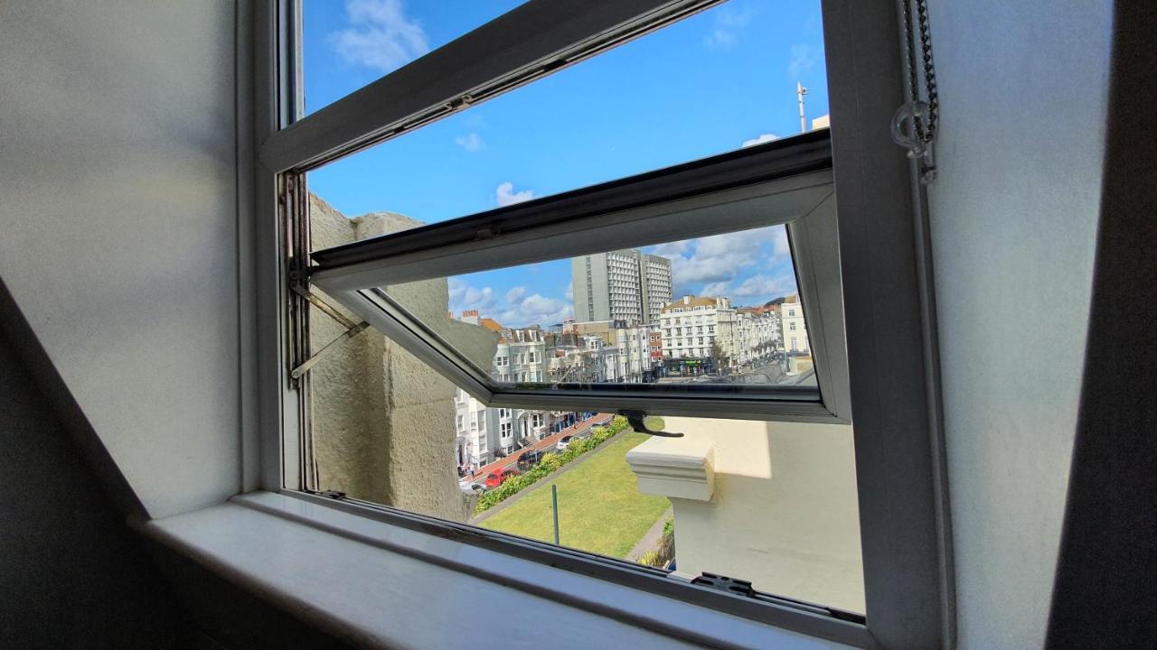 ברייטון A Room With A View מראה חיצוני תמונה A fully open fully reversible window