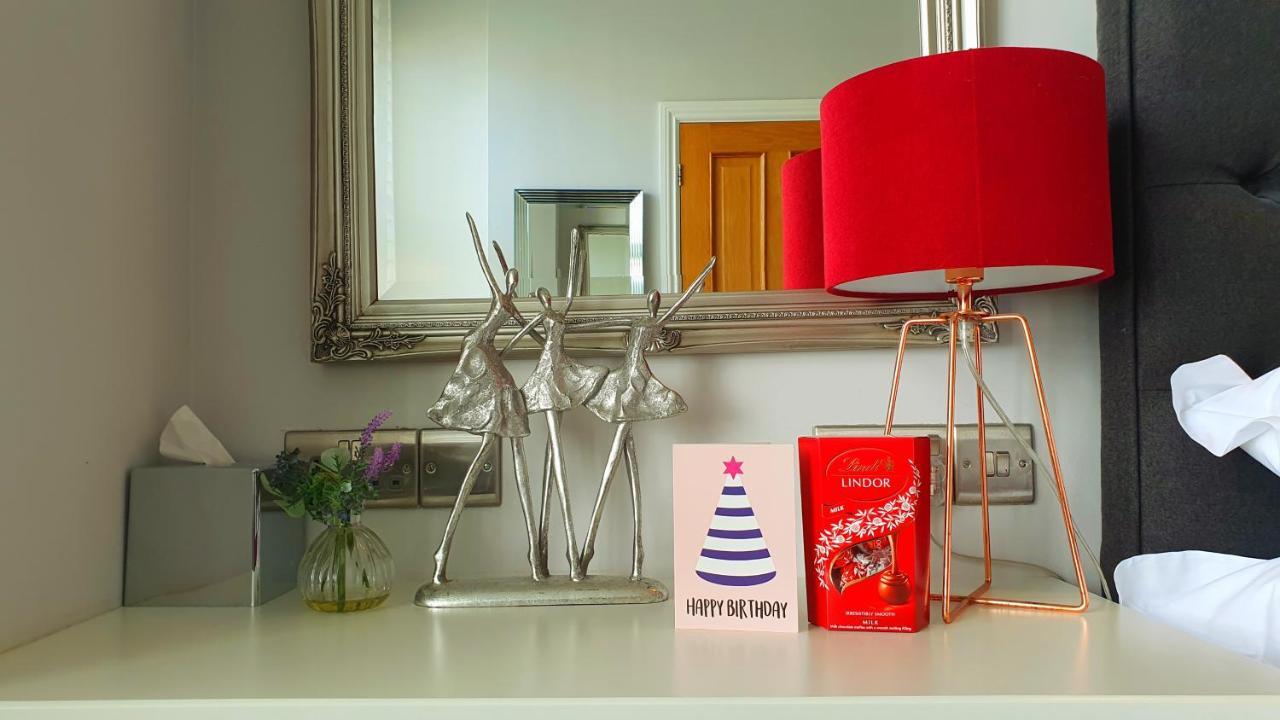 ברייטון A Room With A View מראה חיצוני תמונה A Lindt Christmas tree