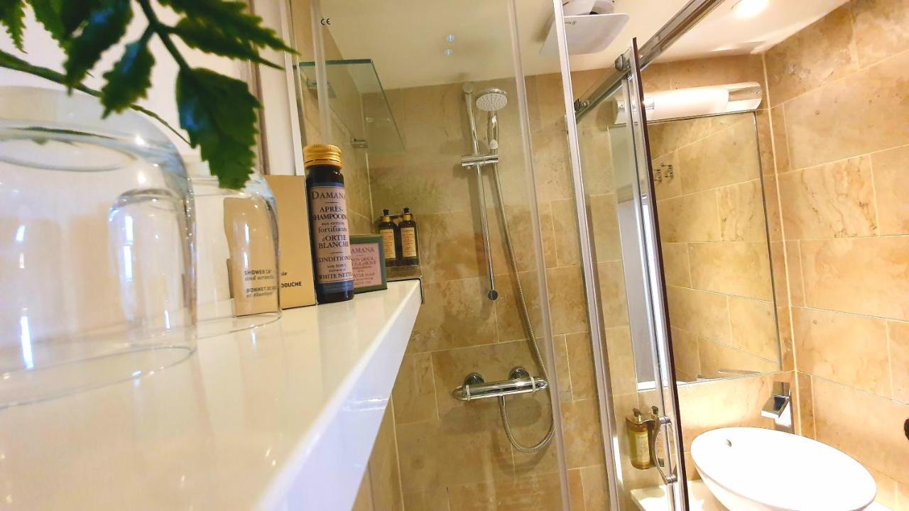 ברייטון A Room With A View מראה חיצוני תמונה A shower with a sliding door