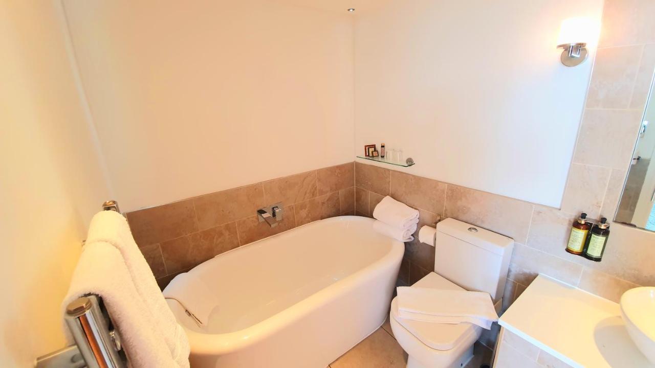 ברייטון A Room With A View מראה חיצוני תמונה A modern Japanese bathroom